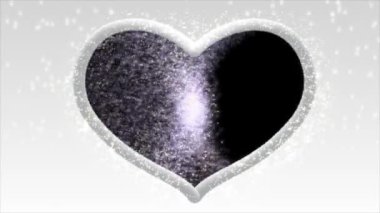 Renkli sisli beyaz kalp ve içinde ışık parlak ve güzel görünüyordu..