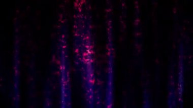 Sürekli akan tuval gevşemiş görünüyor..