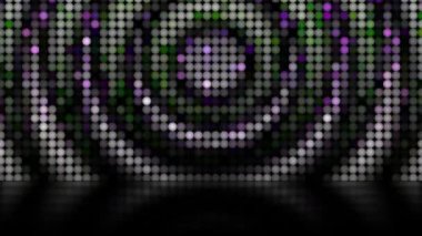 Renkli şebekeler uzaya yayılmış ve sürekli yanıp sönüyordu..