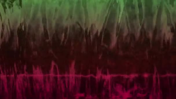 Kolorowa Woda Płynie Nieprzerwanie Góry Wyglądając Jasno — Wideo stockowe