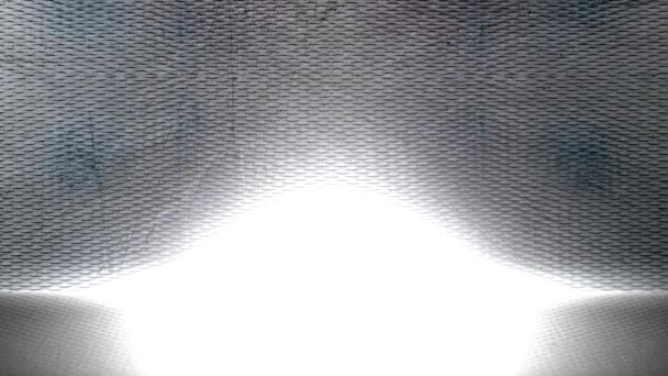金属の後ろの底に光の白いビームが連続的に縞模様を描きました — ストック動画