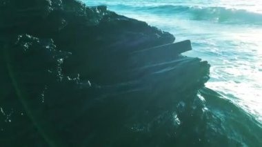 Kütükler Tayland 'da bir sahilde..