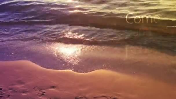 Küçük Dalgaları Sürekli Kıyıya Doğru Hareket Eder — Stok video