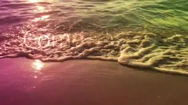 Vågorna Glider Stadigt Mot Stranden Och Ser Naturligt Vackra — Stockvideo