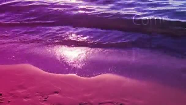 Vågorna Glider Stadigt Mot Stranden Och Ser Naturligt Vackra — Stockvideo