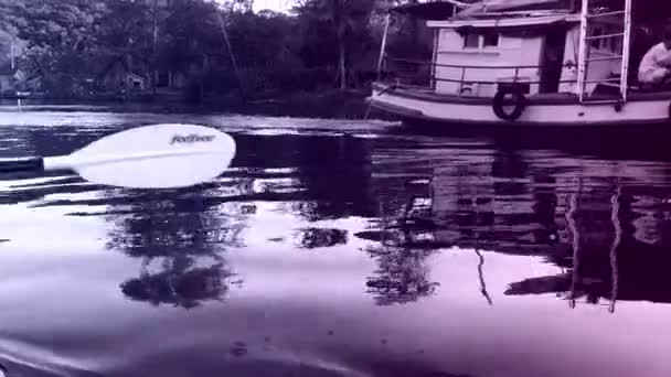 Tayland Bir Adada Bir Balıkçı Teknesi Yavaş Ilerliyor — Stok video