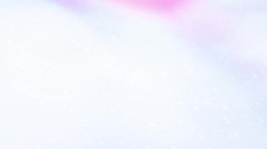 Renkler parıldamaya devam ettikçe kar arka plana düşer.