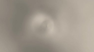 Sürekli hareket eden renkli ışıklar modern görünüyor..