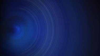 Renkli ışık huzmeleri sürekli hareket ediyordu. Gizemli ve romantik görünüyorlardı..