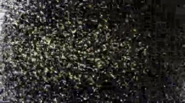 Işığın girdabı sürekli uçuyordu, lüks görünüyordu..