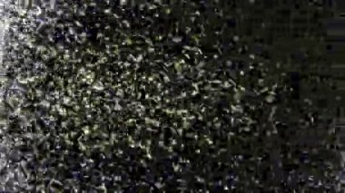 Işığın girdabı sürekli uçuyordu, lüks görünüyordu..