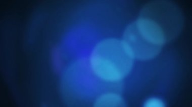 Işık demeti sürekli hareket ediyor, parlak görünüyor..