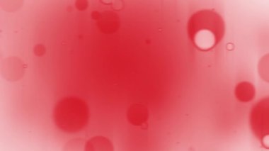 Renkli yüzen, etrafta dönen, güzel görünen..