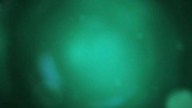 Renkler parlak ve klasik görünerek uzayda sürekli hareket eder.