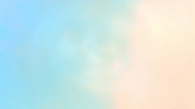 Işık huzmeleri titremeye devam etti, lüks görünüyordu..