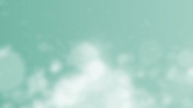 Dağılmış ışık demeti, parlak görünerek yüzmeye devam etti..