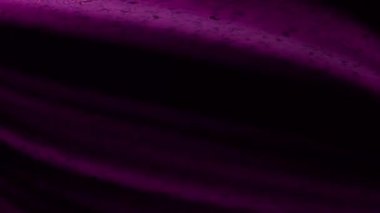 Işık demetleri sürüklendi ve titremeye devam etti, korkunç görünüyordu..