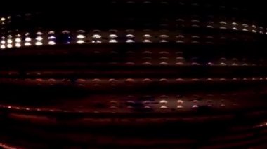 The beams of light drifted and flickered continuously, looking terrifying.