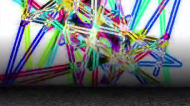 Renkli ışık demetleri sürekli hareket halinde, modern görünüyor..