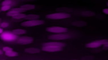 Renkli ışıklar parlak görünmek için sürekli hareket eder.