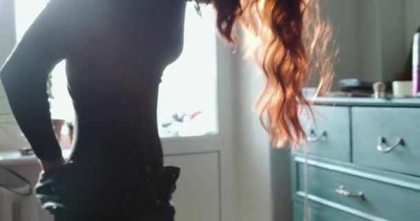 Young redhead woman gets dressed before leaving the house — Vídeo de stock
