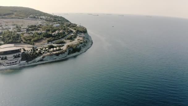 从黑海水面拍摄的无人驾驶飞机镜头. — 图库视频影像