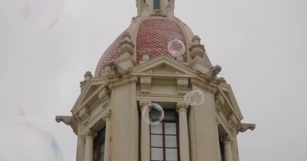 Soap bubbles in the main square of Valencia, at the celebration of Las Fallas. — Stock Video