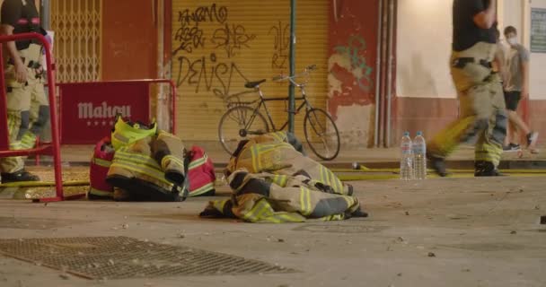 Firefighters put things and equipment after celebration of Las Fallas — Video Stock