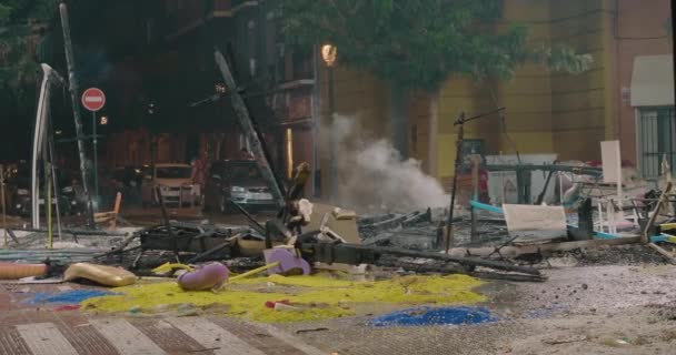 Smoke after burning statues and decorations at Las Fallas — Vídeo de stock