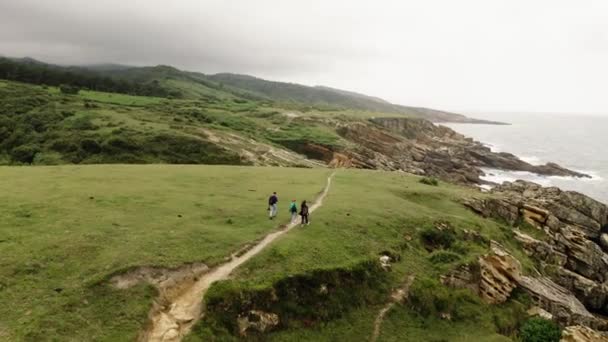 Tourists Walk Flat Top Steep Green Hill Rocky Sea Beach — Stock Video