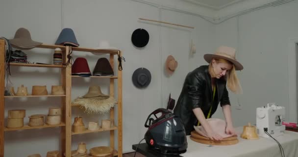 Focused Blonde Woman Straightens Material Felt Hat Brim Wooden Mold — Vídeo de Stock