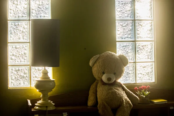 Teddy Bear Sat Sadly Head Bed Lonely Atmosphere — Stok fotoğraf