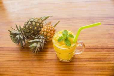 Ananas Smoothie sağlık faydaları olan bir meyvedir..