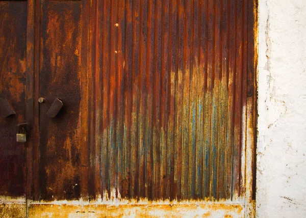 Rusty Metal Garaj Fundal Ușă Suprafata Texturata Colorata Oxidata Veche — Fotografie, imagine de stoc