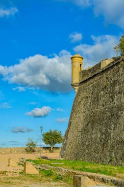 Savunma kalesinde gözcü kulesi