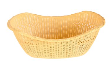 Beyaz arkaplanda izole edilmiş plastik sepet