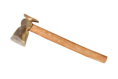 Beyaz arkaplanda izole edilmiş ahşap saplı kullanılmış balta
