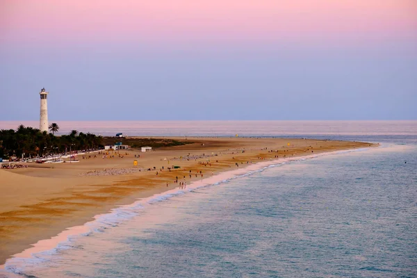Morro Jable sahilinde gün batımında, Kanarya Adası Fuerteventura, İspanya.