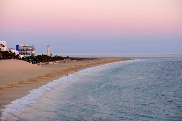 Morro Jable sahilinde gün batımında, Kanarya Adası Fuerteventura, İspanya.