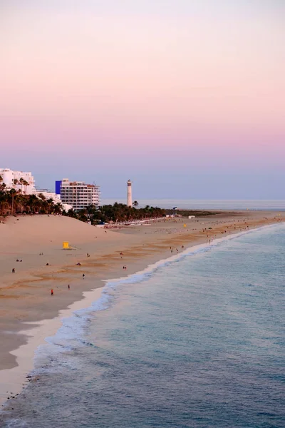 Morro Jable sahilinde gün batımında, Kanarya Adası Fuerteventura, İspanya.