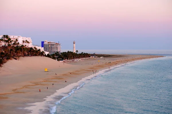 Morro Jable sahilinde gün batımında, Kanarya Adası Fuerteventura, İspanya.