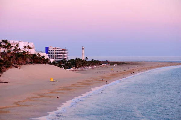 Morro Jable sahilinde gün batımında, Kanarya Adası Fuerteventura, İspanya.