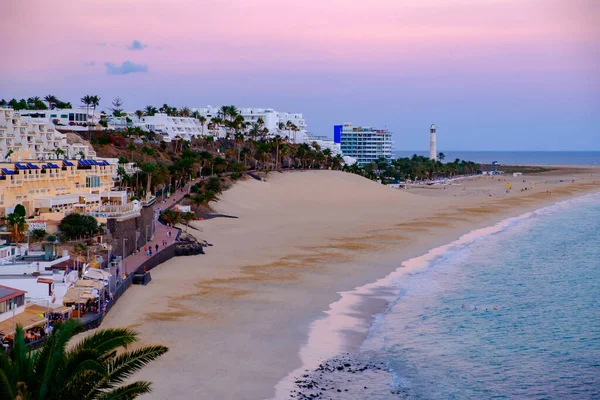 Morro Jable sahilinde gün batımında, Kanarya Adası Fuerteventura, İspanya.