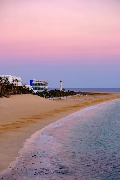 Morro Jable sahilinde gün batımında, Kanarya Adası Fuerteventura, İspanya.