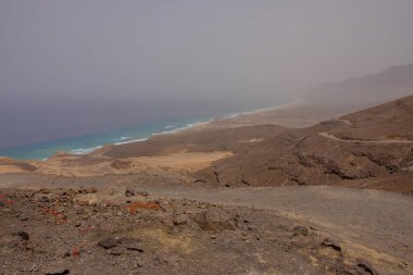Fuerteventura, Kanarya Adaları 'ndaki kumsal manzarası.