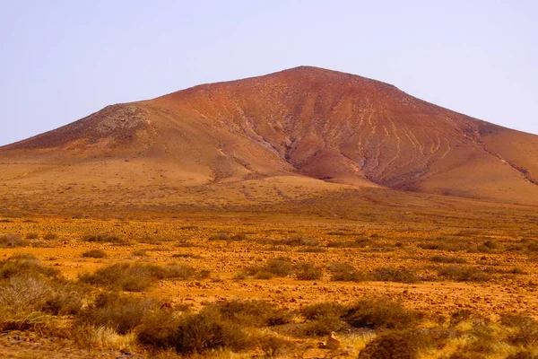 Θέα Τοπίου Κόκκινη Ηφαιστειακή Στο Κέντρο Του Canary Island Fuerteventura — Φωτογραφία Αρχείου