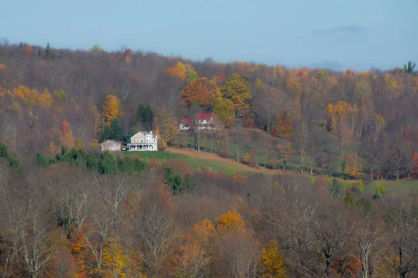 Krásná Podzimní Krajina Vzdálenými Domy — Stock fotografie