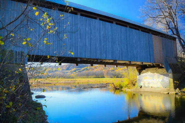 Beautiful Landscape Lake Bridge — Stock Photo, Image