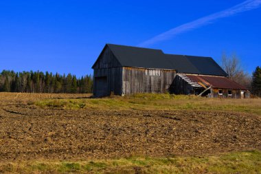 Ahırın sonbahar manzarası