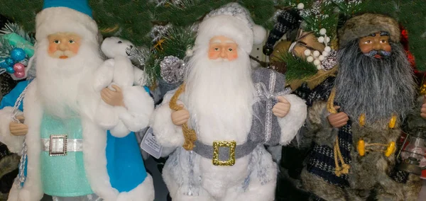 Рождественские Украшения Три Игрушки Санта Клауса — стоковое фото